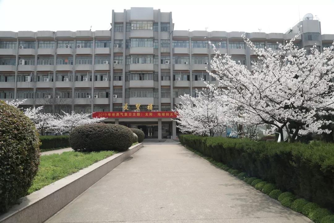 bda90fd49d214cd48a2ad9c1ac0347b0.jpg