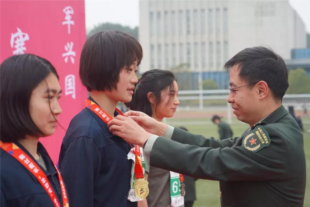 e173d61cdf9a4295976e6d7f08c2da97.jpg